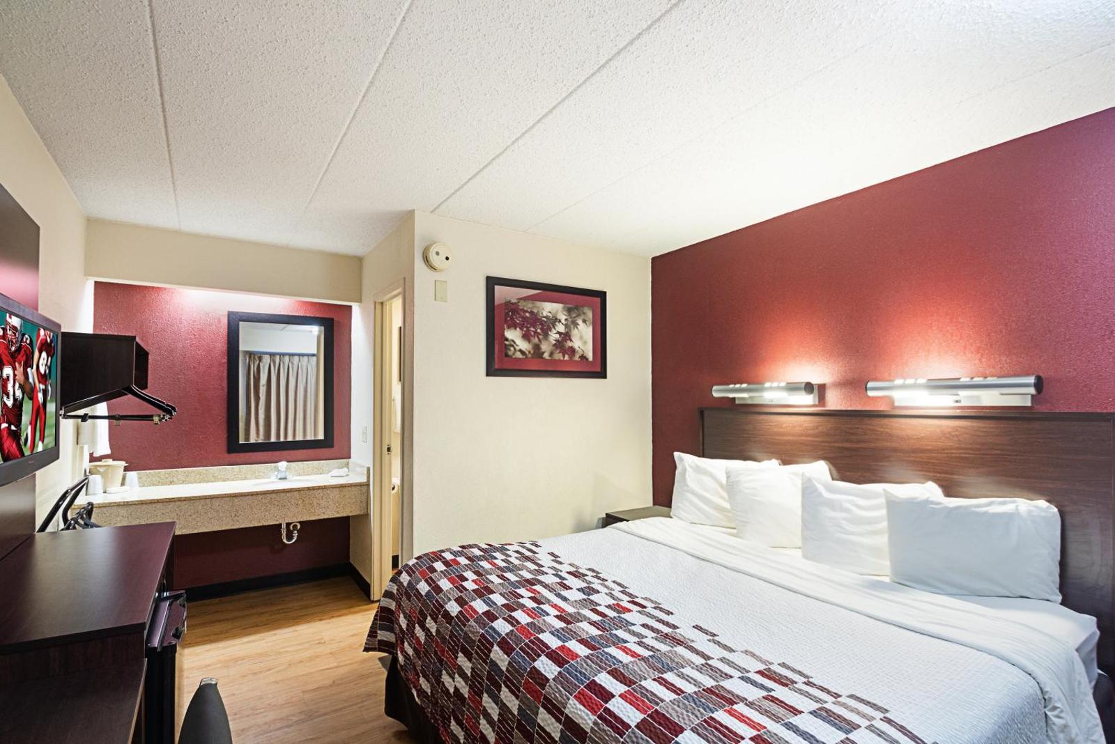 Red Roof Inn Dayton - Fairborn/Nutter Center Main image 1